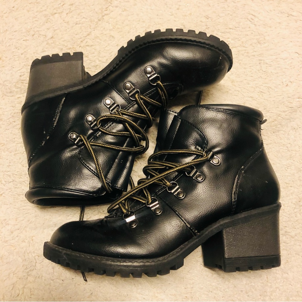 🥾 Combat Style Boots🥾